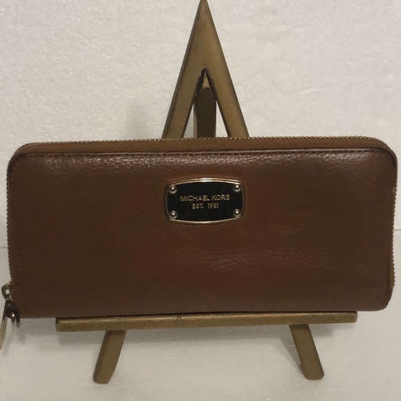 Michael Kors Handbags - Michael Kors Leather Zip Wallet